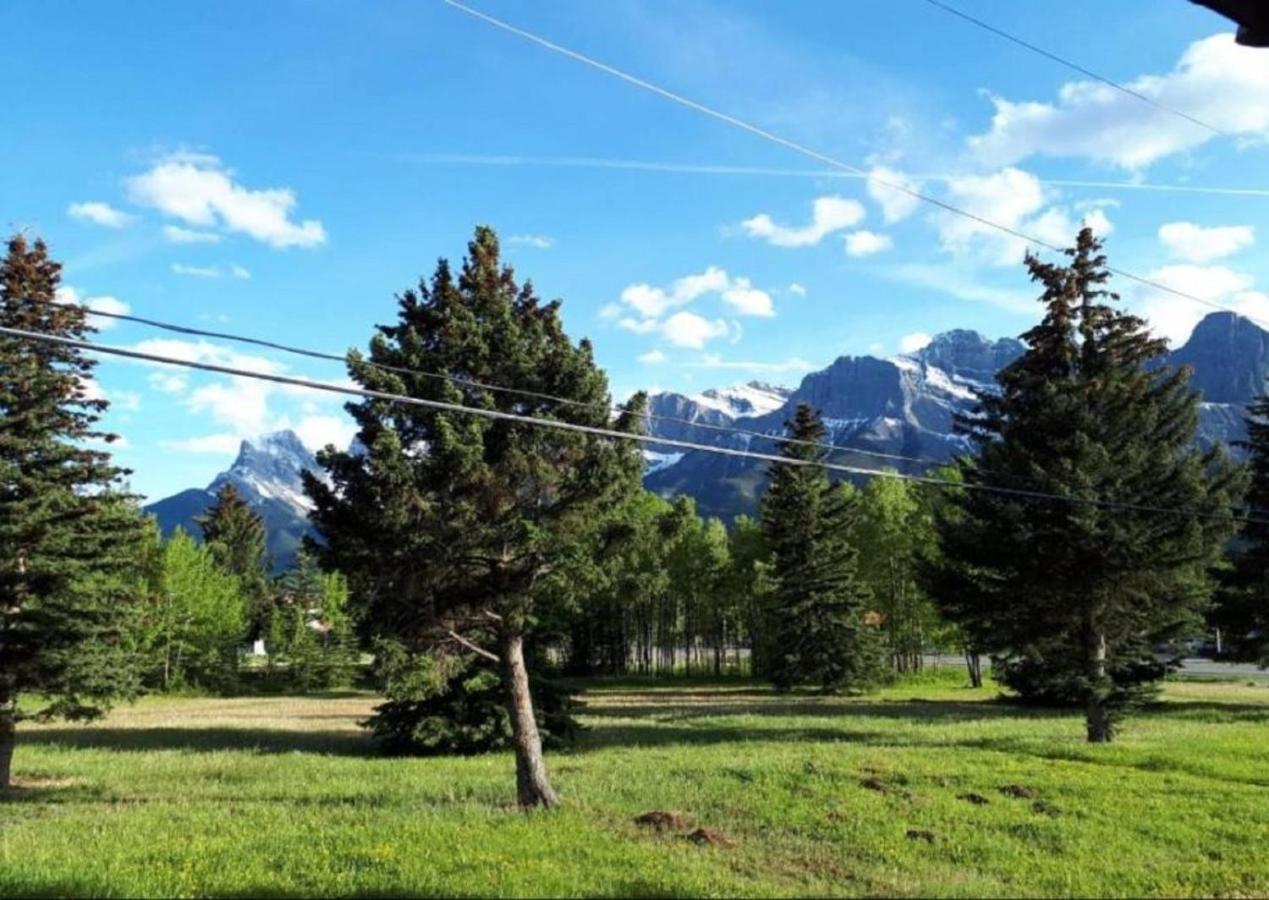 Akai Motel Canmore Exteriör bild